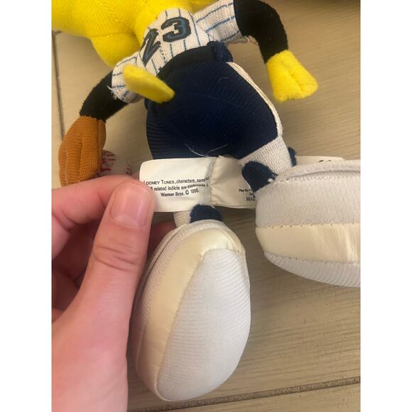 Vintage 1998 Looney Tunes Tweety Bird Baseball Plushie Red Blue 9" Stuffed Toy - Picture 6 of 8